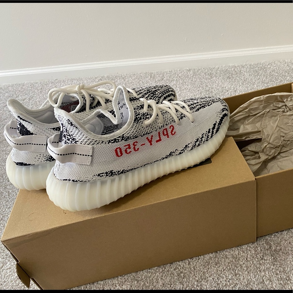 Yeezy 350 boost V2 zebras size 11